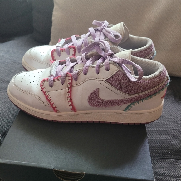 Air Jordan 1 Low SE - Picture 3 of 4